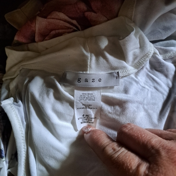 Gaze cold Shoulder Floral blouse size medium - Picture 4 of 4